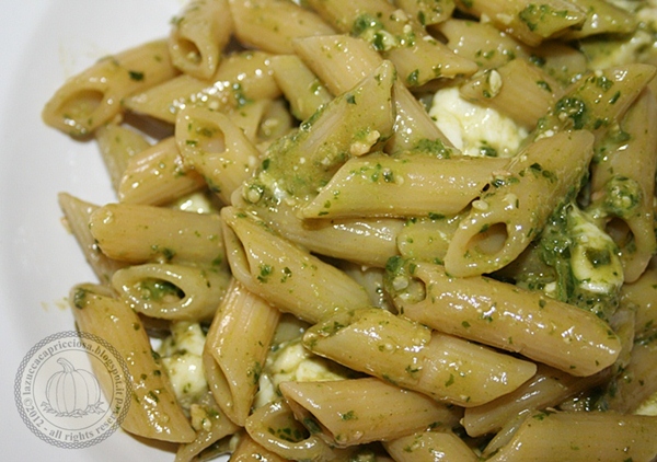 pasta pesto met mozzarella (studentenrecepten)